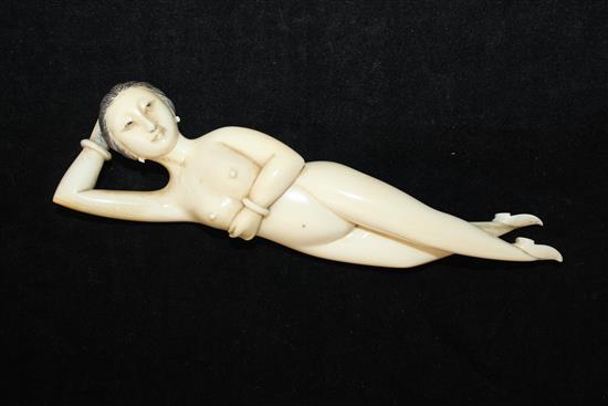 A Chinese ivory medicine figure of a nude woman, 19th century, 15cm
